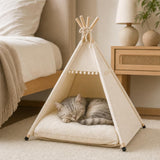 Cama tipi para mascotas en uso